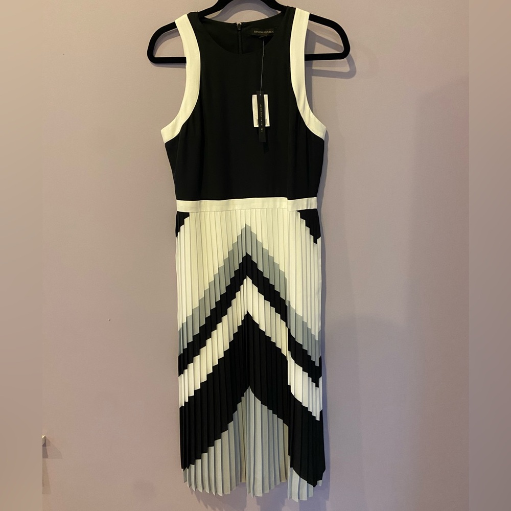 NWT Banana Republic Pleated Sleeveless Dress